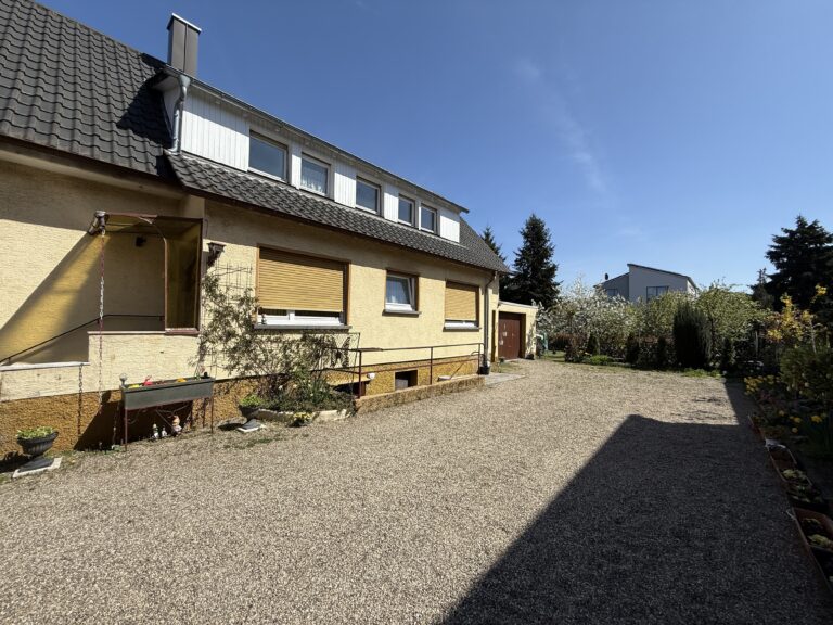 Einfahrt zum Grundstück