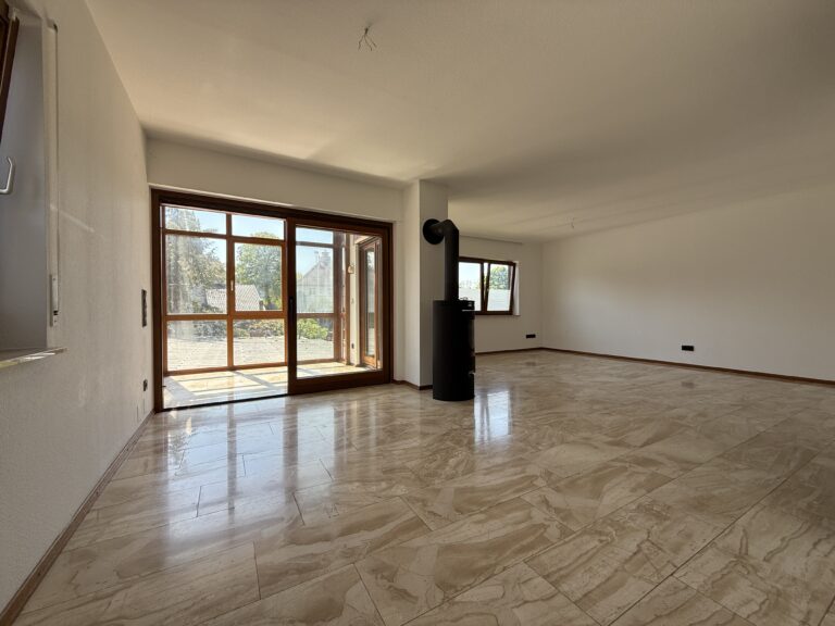 Wohnzimmer mit Kamin