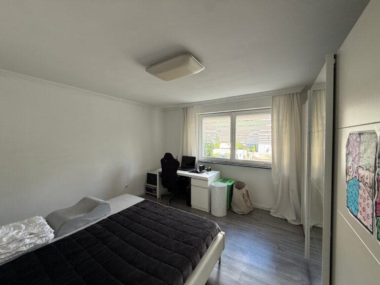 Schlafzimmer 1 OG